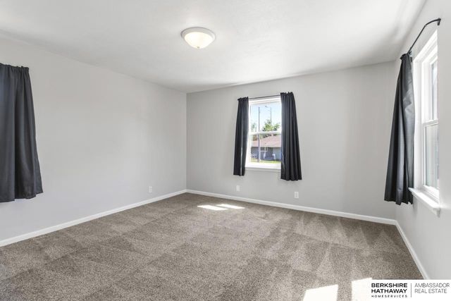 530 N 72nd Avenue, Omaha, NE 68114