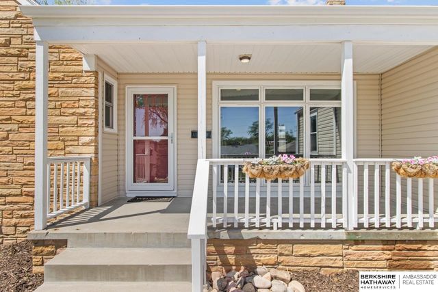 530 N 72nd Avenue, Omaha, NE 68114