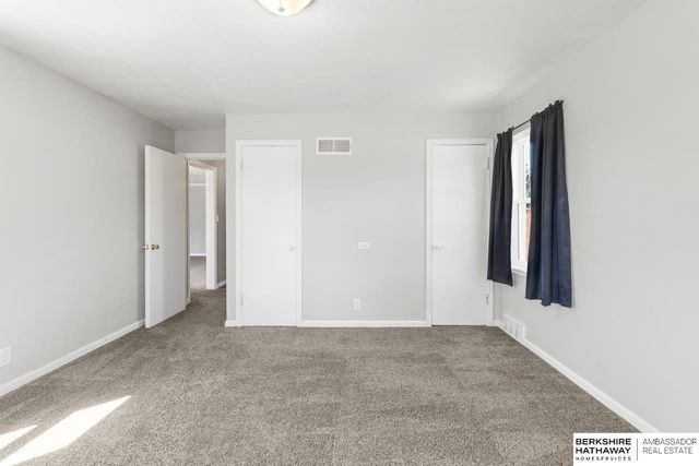530 N 72nd Avenue, Omaha, NE 68114