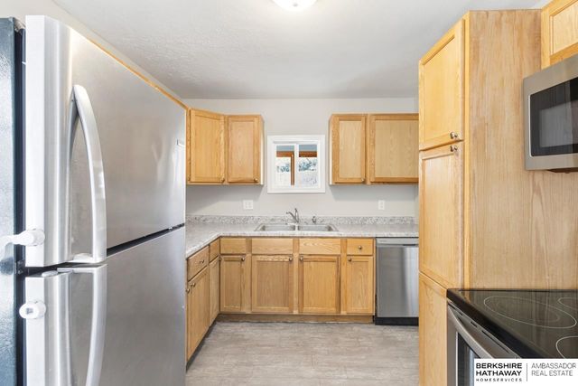 530 N 72nd Avenue, Omaha, NE 68114