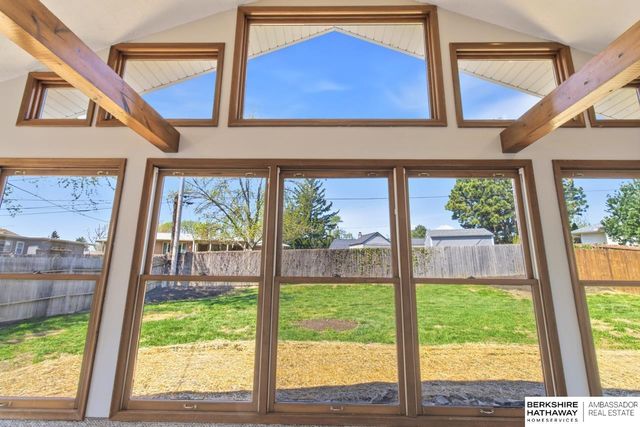 530 N 72nd Avenue, Omaha, NE 68114