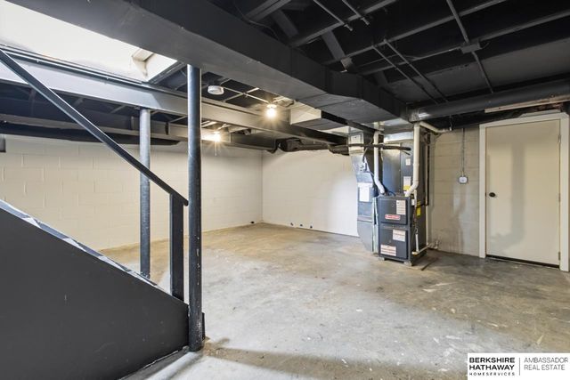 530 N 72nd Avenue, Omaha, NE 68114