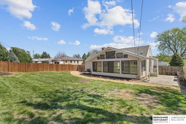 530 N 72nd Avenue, Omaha, NE 68114