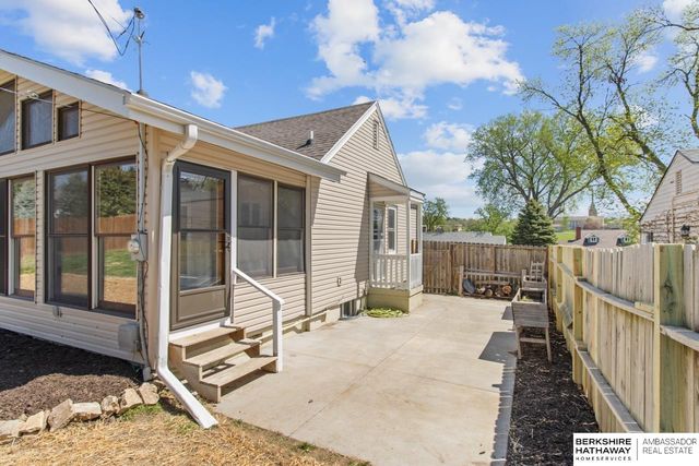 530 N 72nd Avenue, Omaha, NE 68114