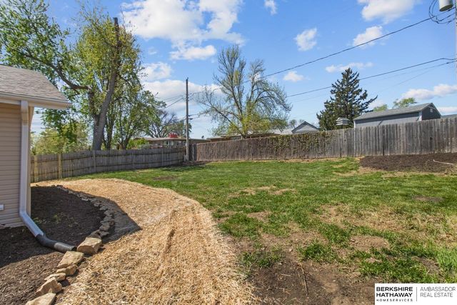 530 N 72nd Avenue, Omaha, NE 68114