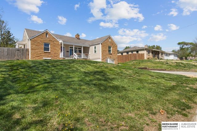 530 N 72nd Avenue, Omaha, NE 68114
