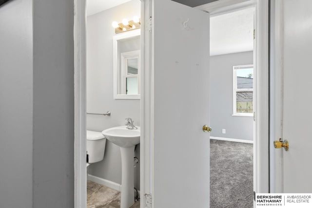 530 N 72nd Avenue, Omaha, NE 68114