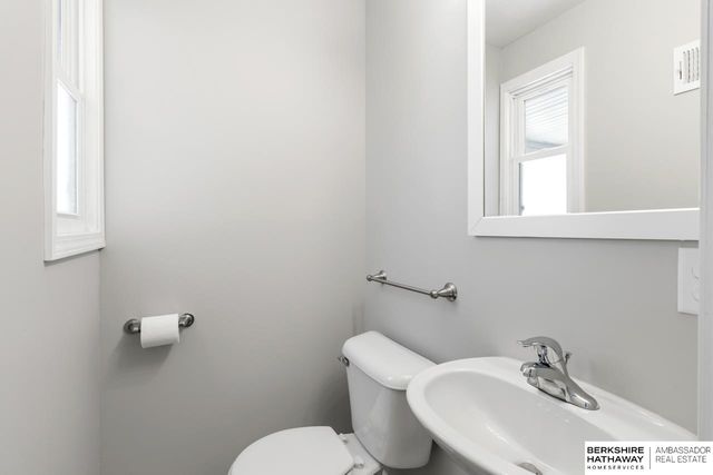 530 N 72nd Avenue, Omaha, NE 68114