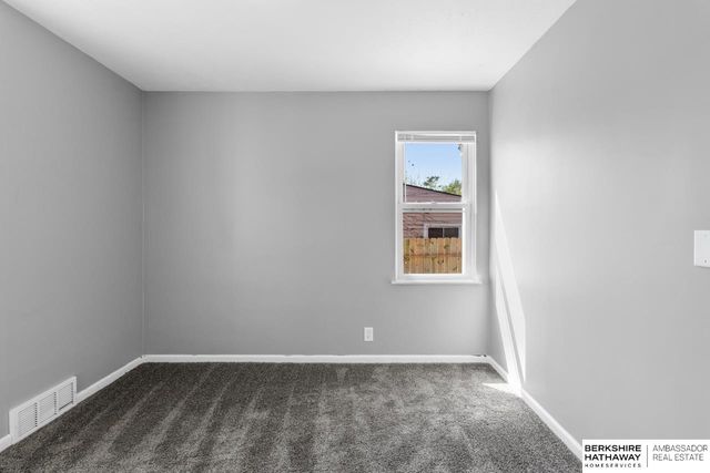 530 N 72nd Avenue, Omaha, NE 68114
