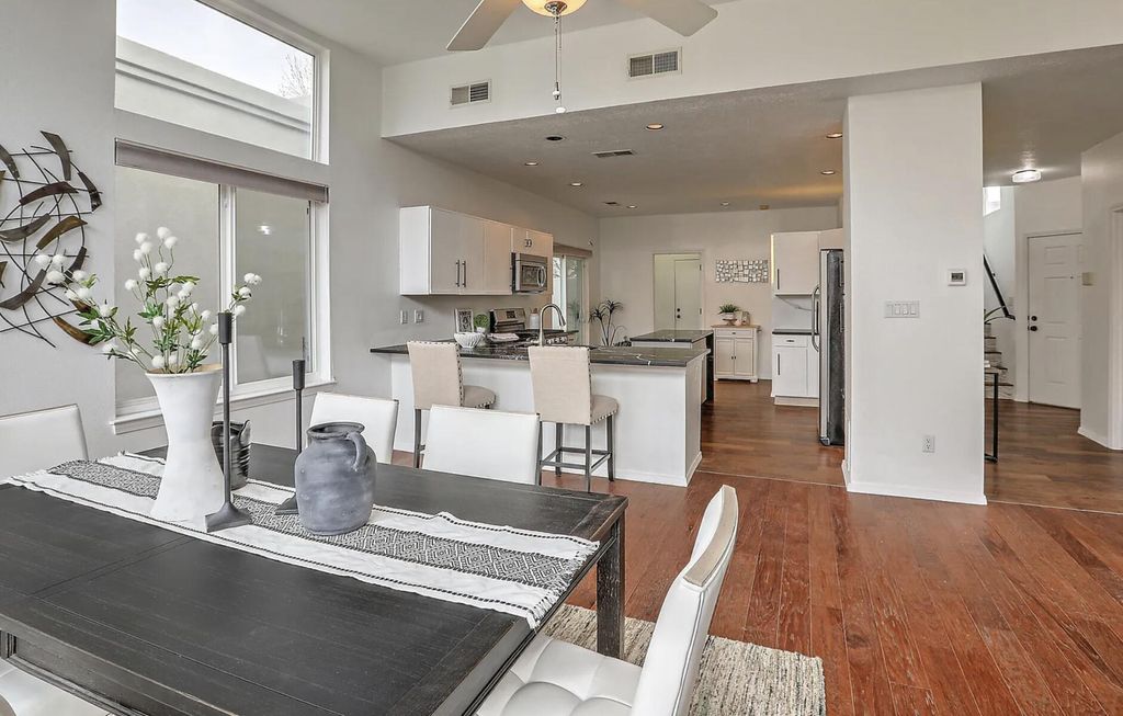 Image 11 of property listing at 11401 Academy Ridge Road NE, Albuquerque, NM 87111