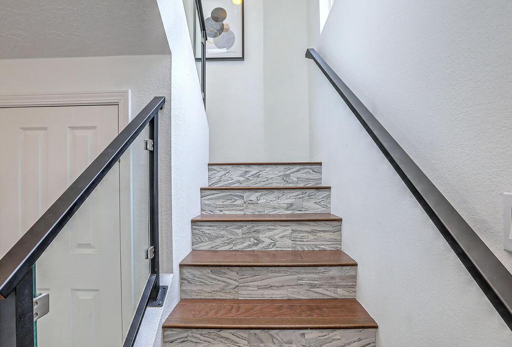 Image 18 of property listing at 11401 Academy Ridge Road NE, Albuquerque, NM 87111