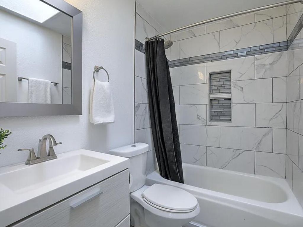 Image 22 of property listing at 11401 Academy Ridge Road NE, Albuquerque, NM 87111