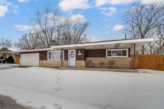 622 E 54th Avenue, Merrillville, IN 46410