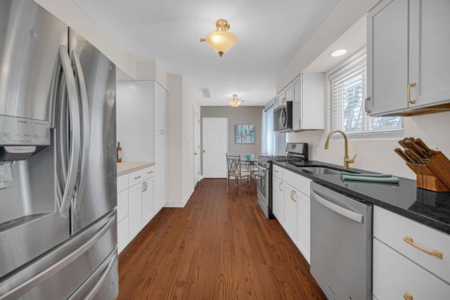 622 E 54th Avenue, Merrillville, IN 46410