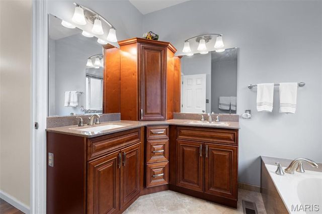2385 Clarjon Drive, Ballwin, MO 63021