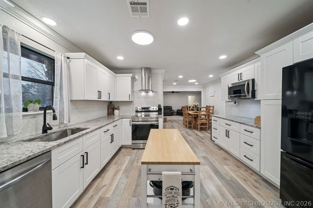 24465 S Orange Cove, Claremore, OK 74019