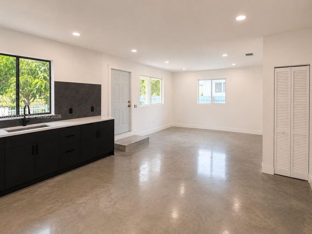 812 NW 67th St, Miami, FL 33150