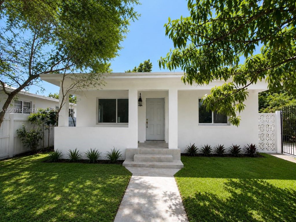 812 NW 67th St, Miami, FL 33150