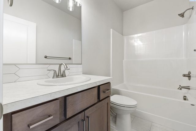 8801 Dusty Maiden, Pasco, WA 99301