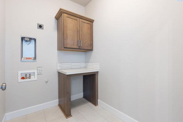 8801 Dusty Maiden, Pasco, WA 99301