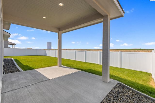 8801 Dusty Maiden, Pasco, WA 99301