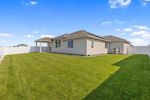 8801 Dusty Maiden, Pasco, WA 99301