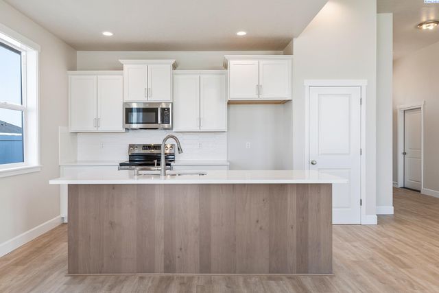 8801 Dusty Maiden, Pasco, WA 99301