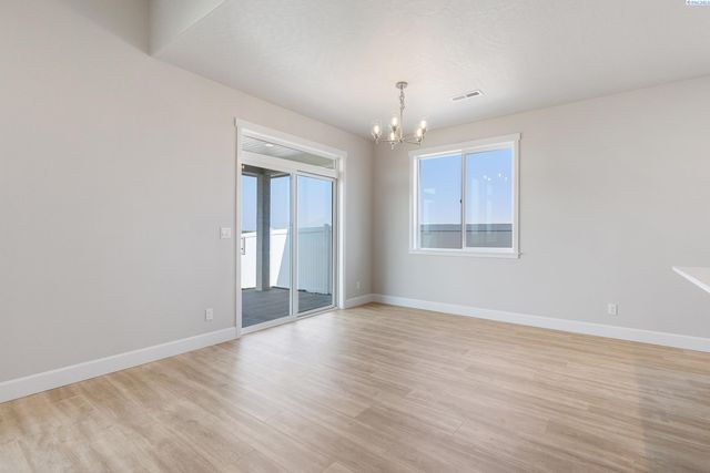 8801 Dusty Maiden, Pasco, WA 99301