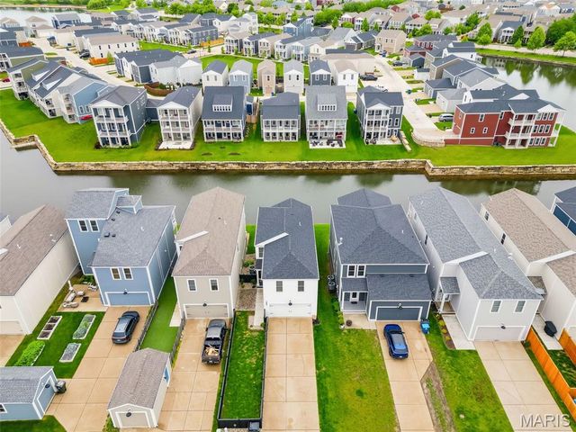 1064 Dyess Way, St Charles, MO 63301