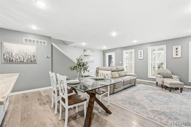 1064 Dyess Way, St Charles, MO 63301