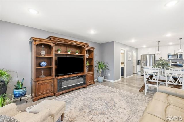 1064 Dyess Way, St Charles, MO 63301