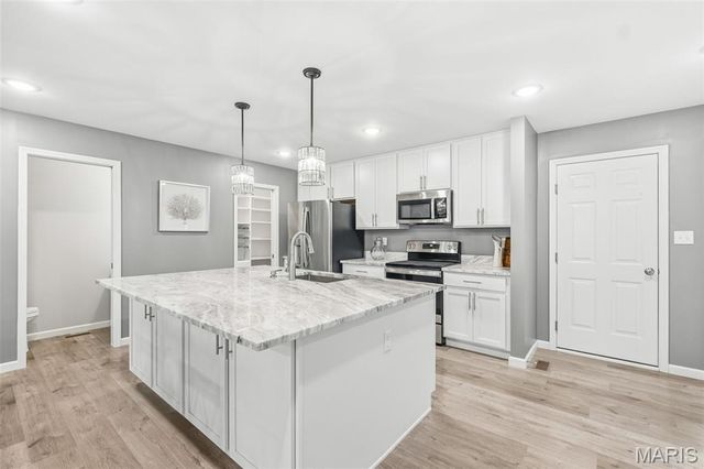 1064 Dyess Way, St Charles, MO 63301