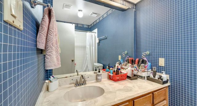 16158 Seahorse Drive, Houston, TX 77062