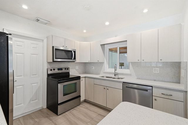 1777 NE 17th Street, Fort Lauderdale, FL 33305