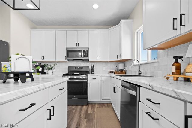 37390 Amber Way, North Ridgeville, OH 44039