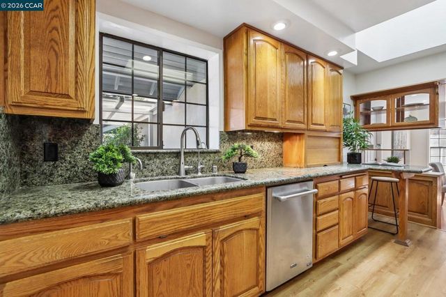 5456 Degnan Dr, Martinez, CA 94553