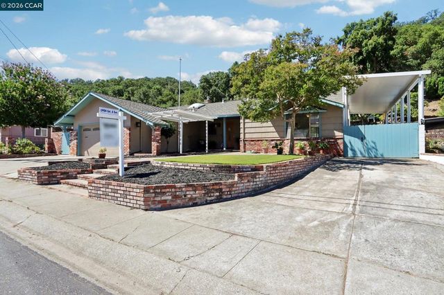 5456 Degnan Dr, Martinez, CA 94553