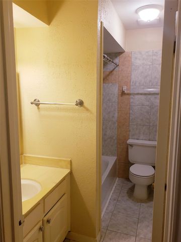 14333 Memorial Drive 99, Houston, TX 77079