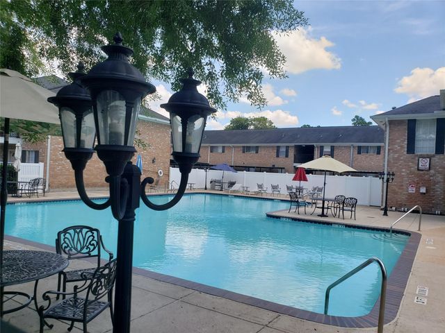 14333 Memorial Drive 99, Houston, TX 77079