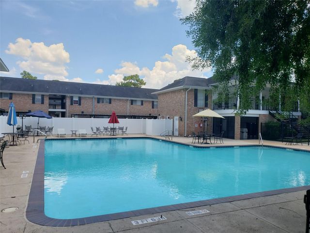 14333 Memorial Drive 99, Houston, TX 77079