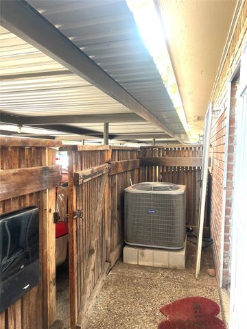 14333 Memorial Drive 99, Houston, TX 77079