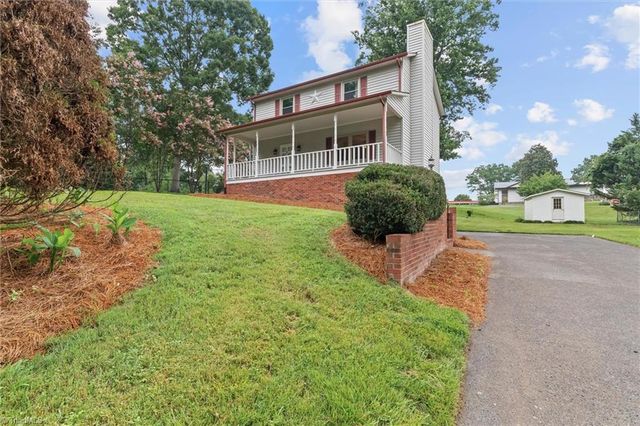 1912 Inman Circle, Mount Airy, NC 27030