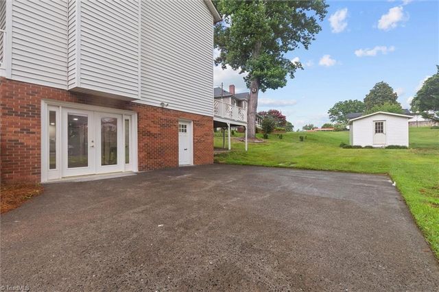 1912 Inman Circle, Mount Airy, NC 27030