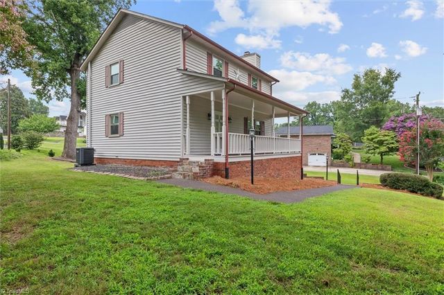 1912 Inman Circle, Mount Airy, NC 27030