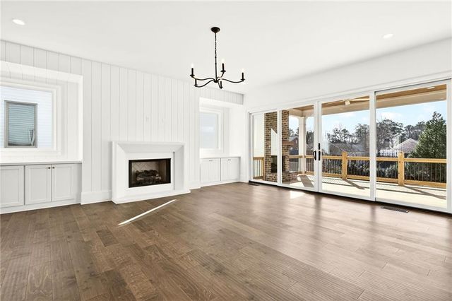 102 King Street, Roswell, GA 30075