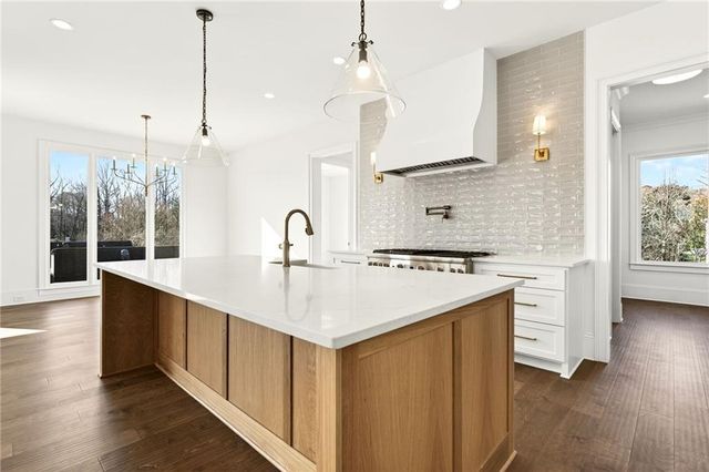 102 King Street, Roswell, GA 30075