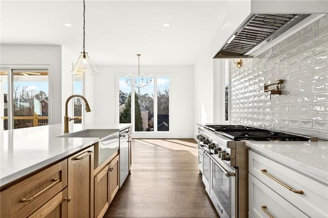 102 King Street, Roswell, GA 30075