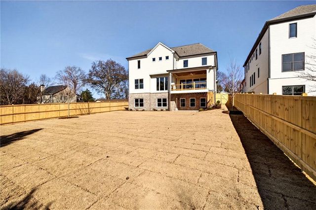 102 King Street, Roswell, GA 30075