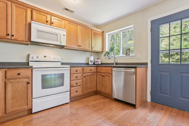 310 Boston Post Road 165, Waterford, CT 06385