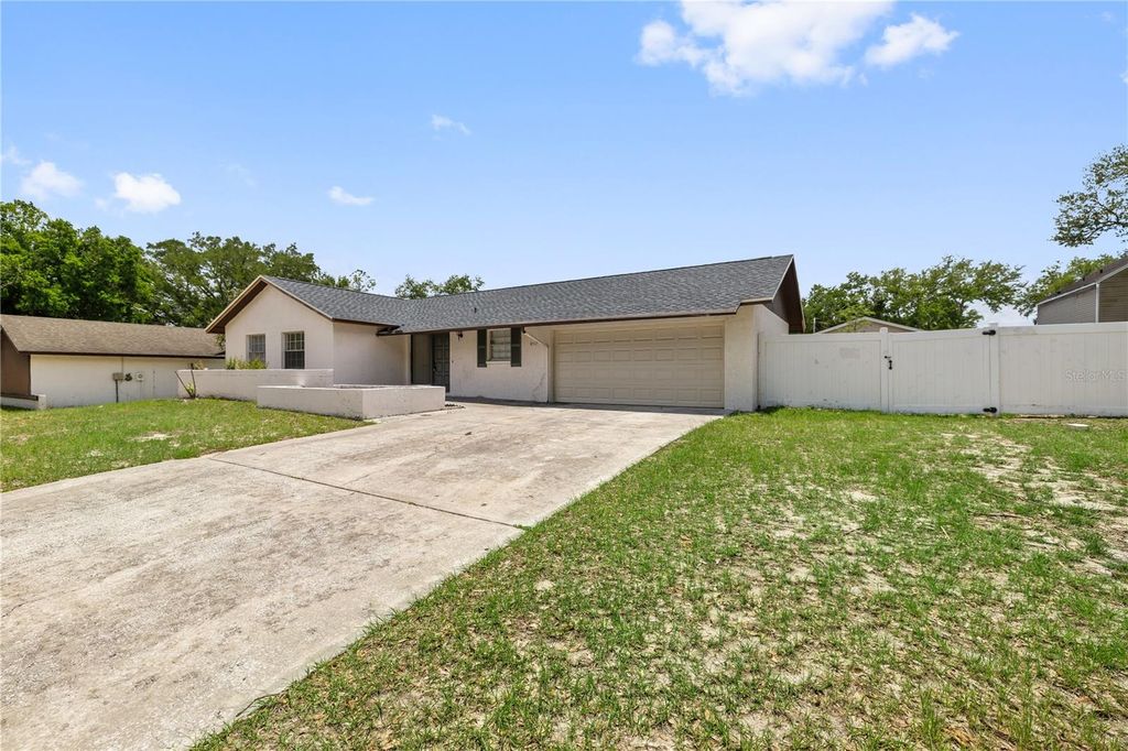 8517 RENALD BOULEVARD, Tampa, FL 33637